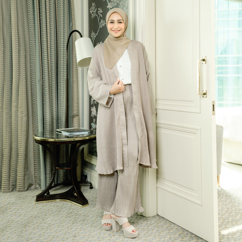 Zakia Pleats Set Cream Size M