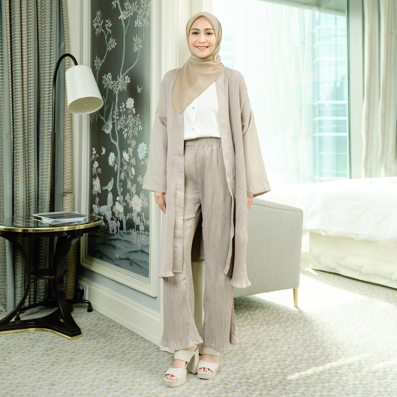 Zakia Pleats Set Cream Size L