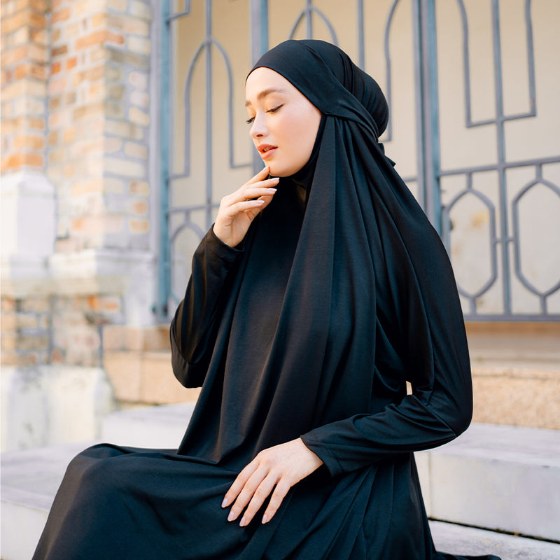 Shameera Abaya in Black (Lozy x Hamidah)