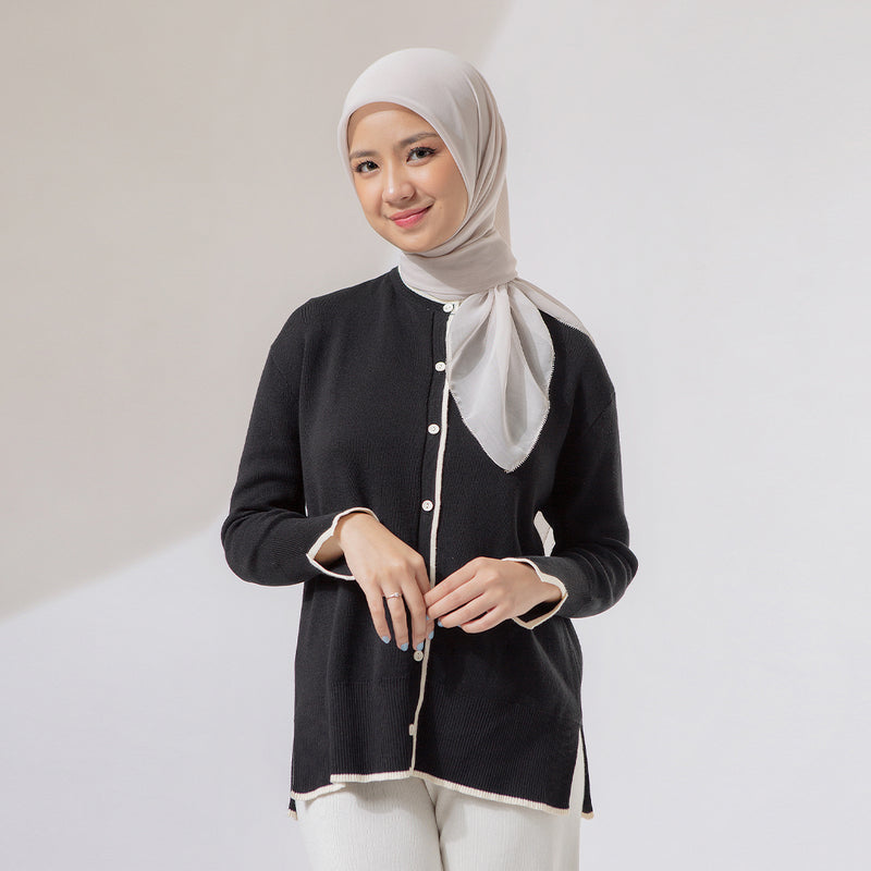 Zahira Knitwear in Black (Lozy x Nashwa)