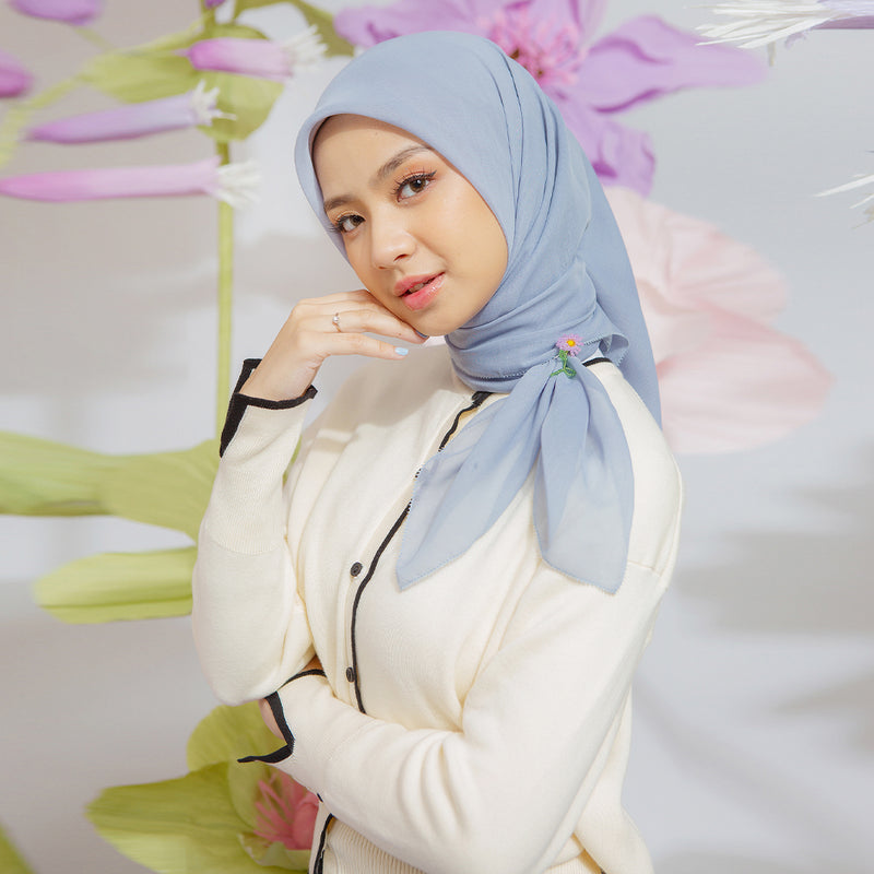 Zahira Knit in Broken White (Lozy x Nashwa)