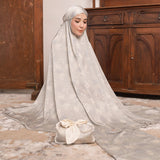 Lesti Prayer Set in White Lily (Lozy x Lesti)