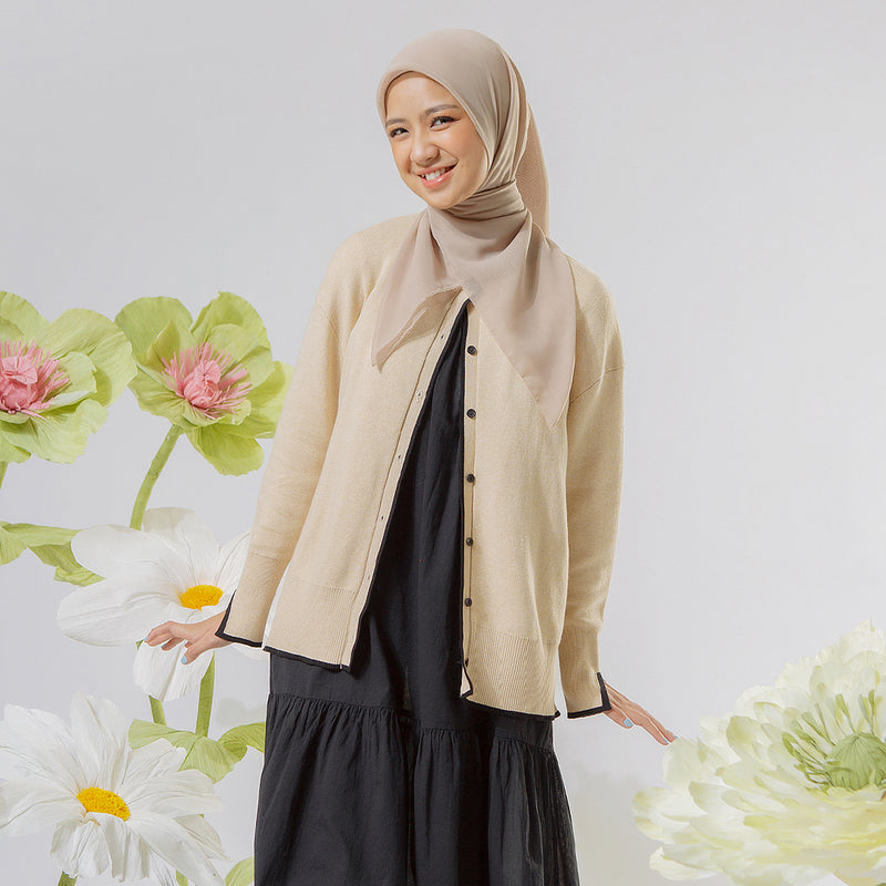 Zahira Knitwear in Cream (Lozy x Nashwa)