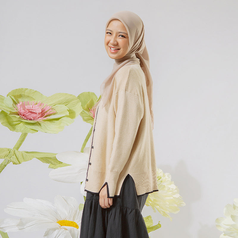 Zahira Knitwear in Cream (Lozy x Nashwa)