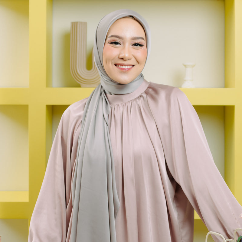 Shadeera Silk Shawl in Ash Grey (Lozy x Shadira)