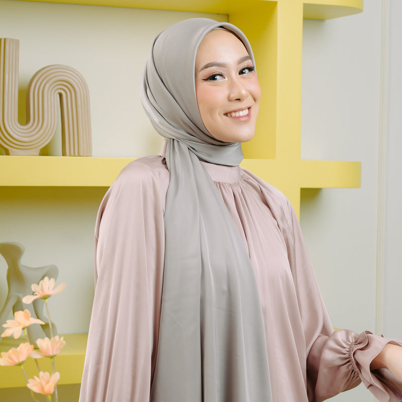 Shadeera Silk Shawl in Ash Grey (Lozy x Shadira)