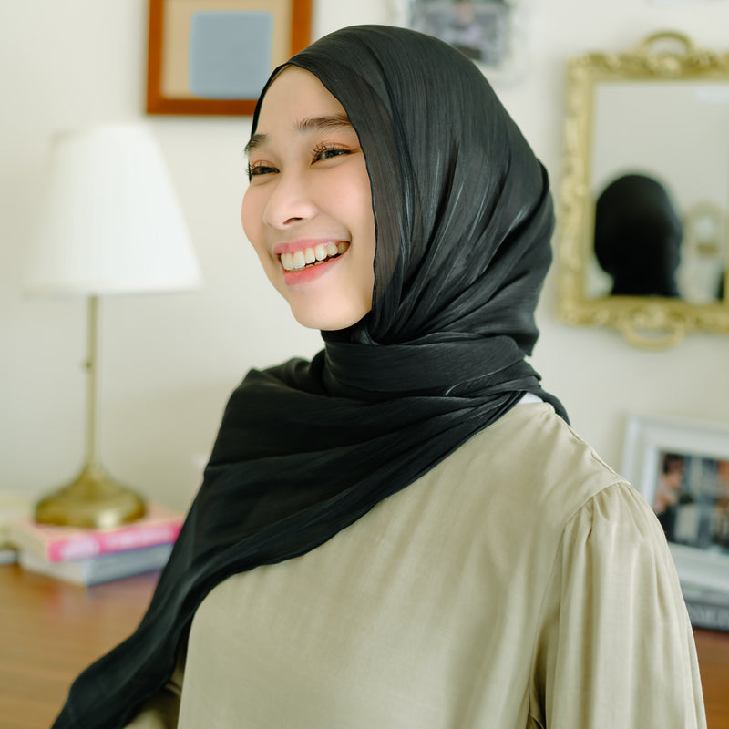 Yora Silk Shawl Black