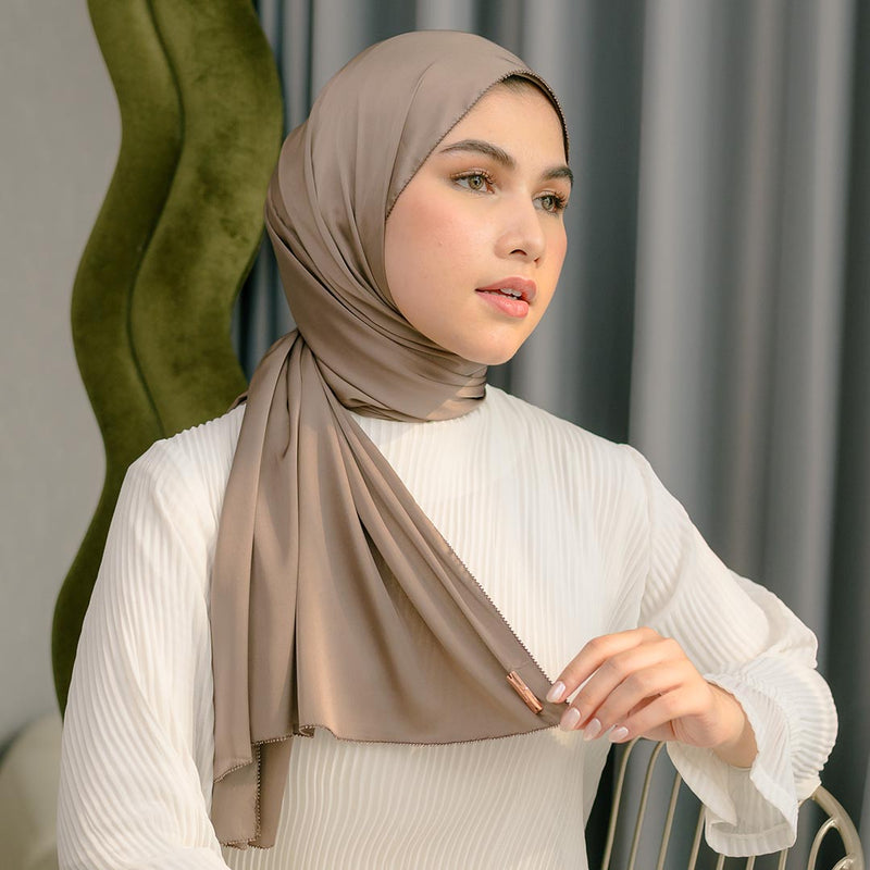 Medina Eyelash Shawl Brown Sugar