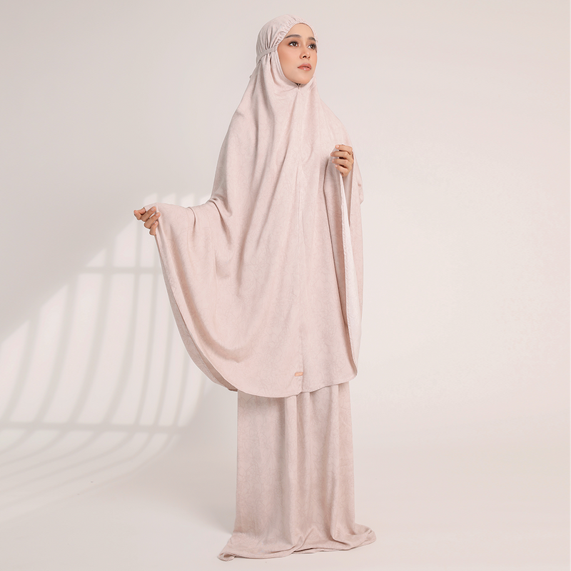 Kejora Prayer Set in Carnation Pink (Lozy x Lesti)