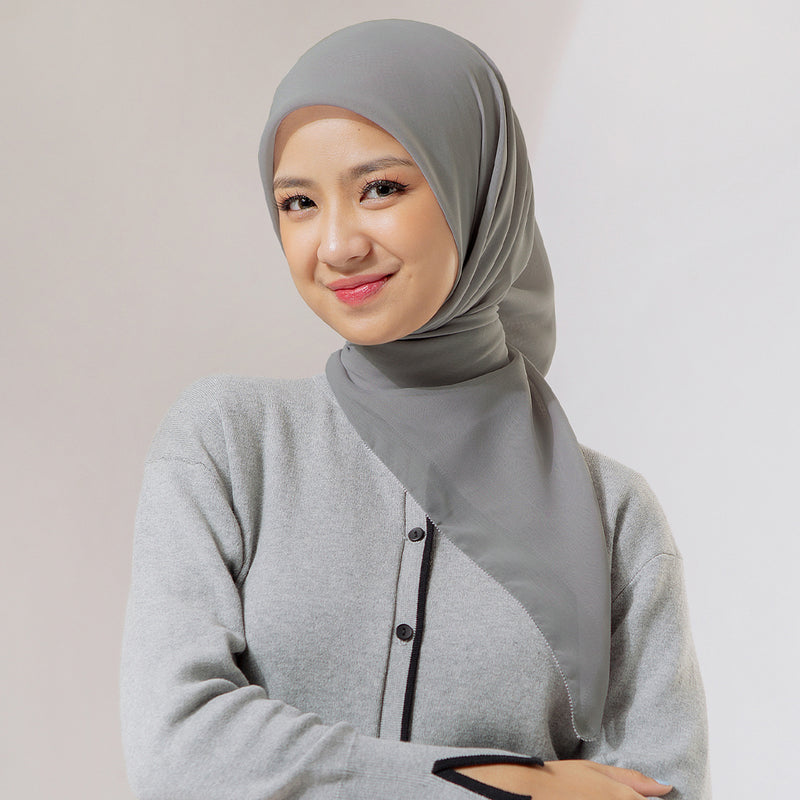 Nashwa Paris Eyelash in Ash Grey (Lozy X Nashwa)