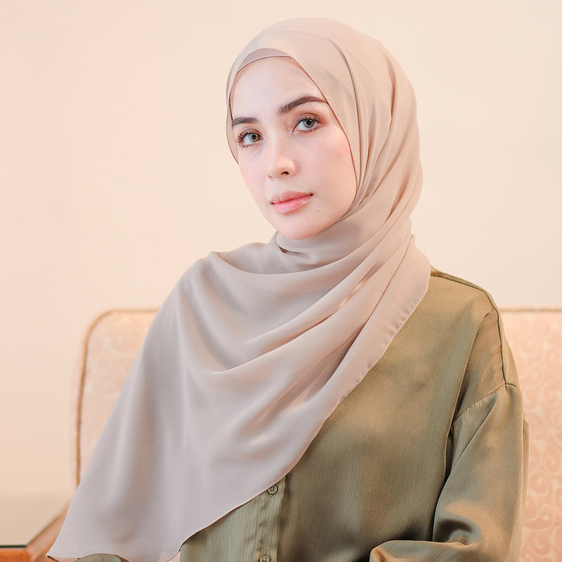 Ovel Shawl in Light Cream (Lozy x Hamidah)