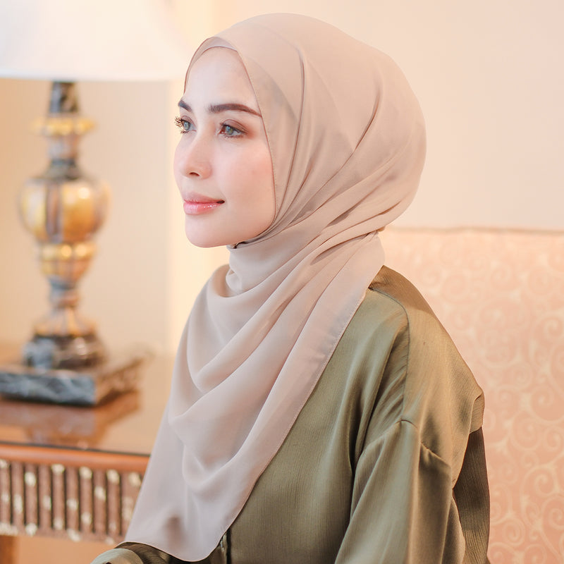 Ovel Shawl in Light Cream (Lozy x Hamidah)