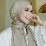 Rayya Silk Eyelash Pale Olive