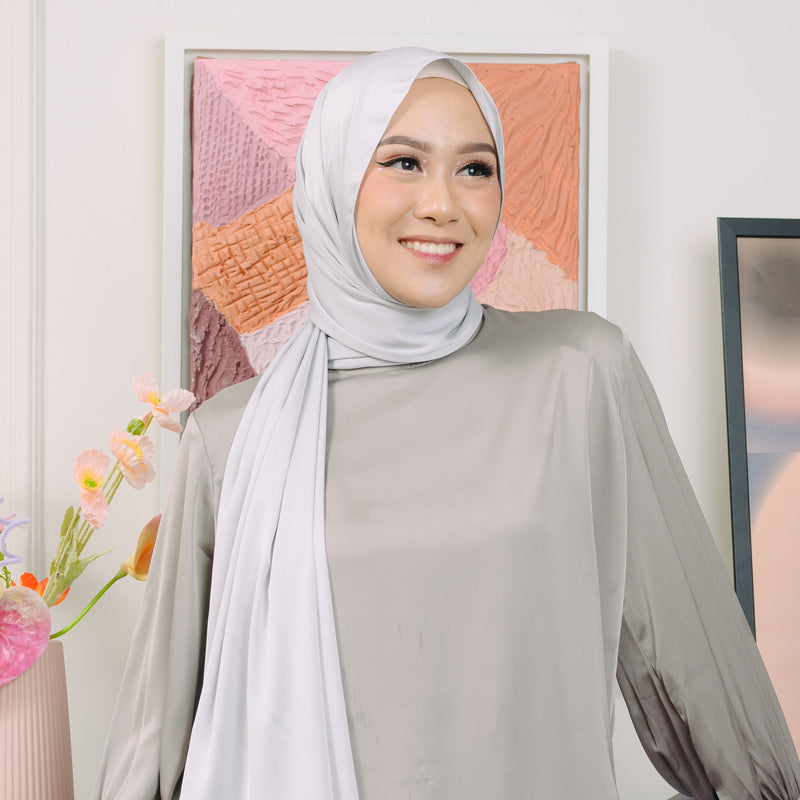 Shadeera Silk Shawl in Silver (Lozy x Shadira)