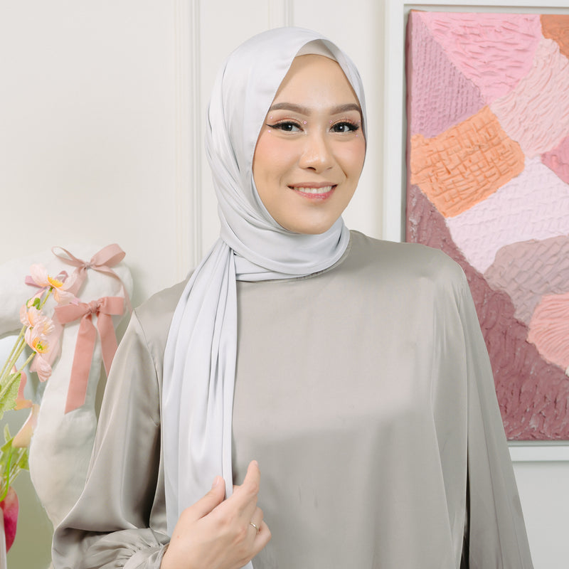 Shadeera Silk Shawl in Silver (Lozy x Shadira)