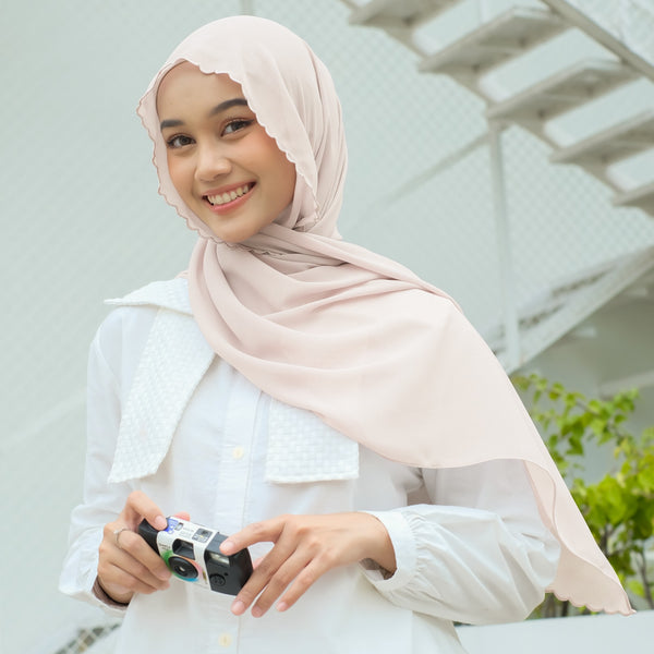 Dyna Classic Shawl Nude Cream