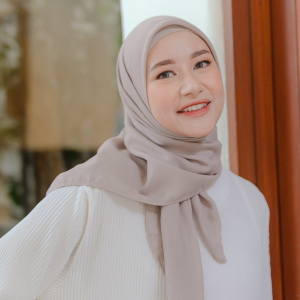 Kara Voal (Hijab Segiempat Voal)