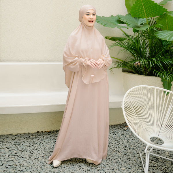 Hanida Abaya Set Nude