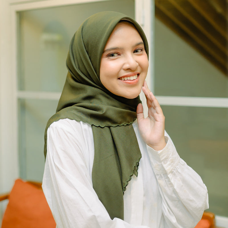 Anna Classic Square (Hijab Voal Bordir Segiempat)