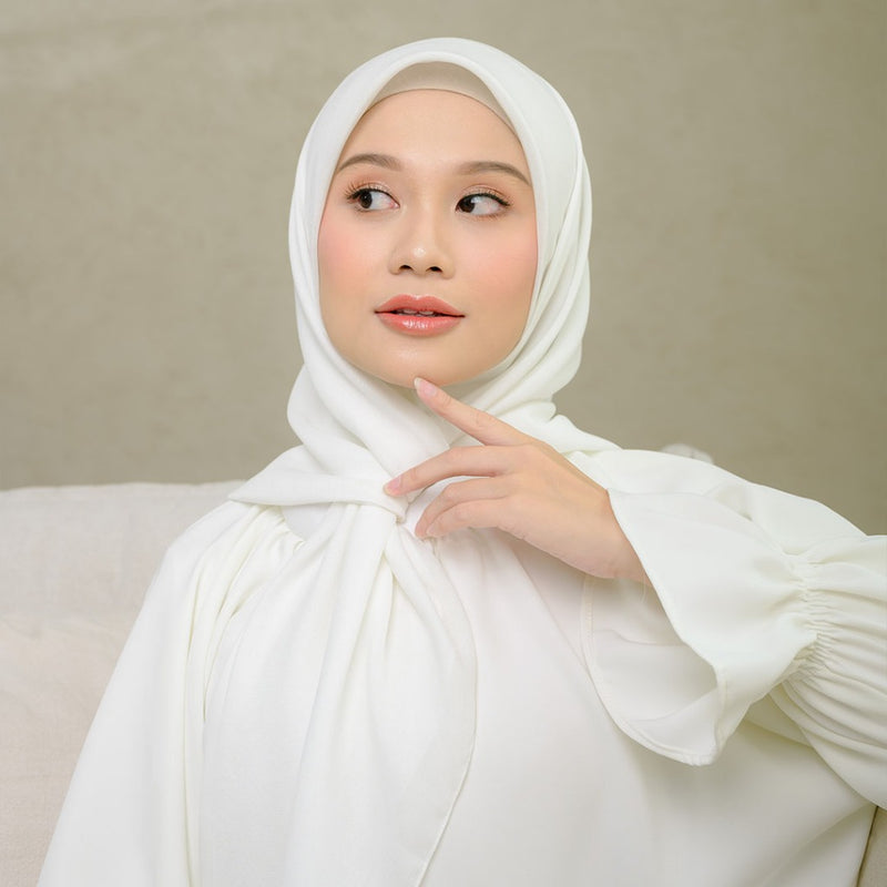 Haraa Voal Plain (Hijab Segiempat Voal Premium Polos Jahit Tepi)