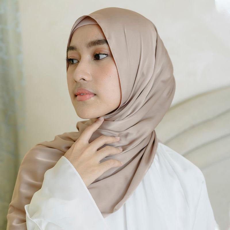 Shadeera Silk Shawl in Mocca (Lozy x Shadira)