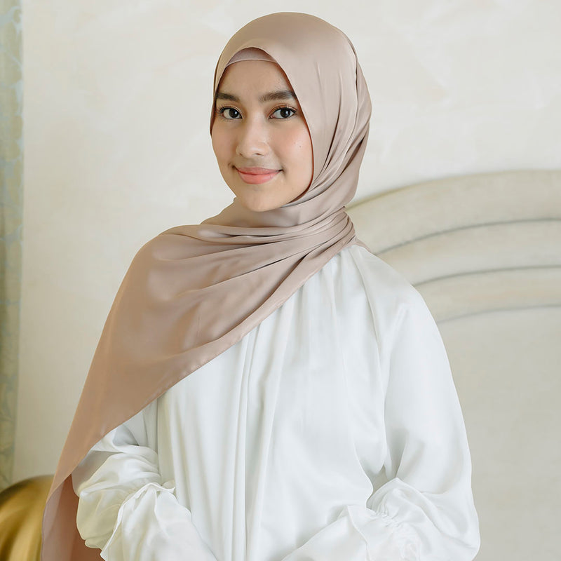 Shadeera Silk Shawl in Mocca (Lozy x Shadira)