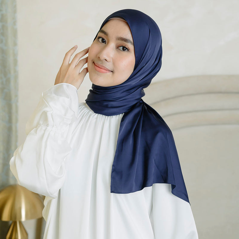 Shadeera Silk Shawl in Navy (Lozy x Shadira)