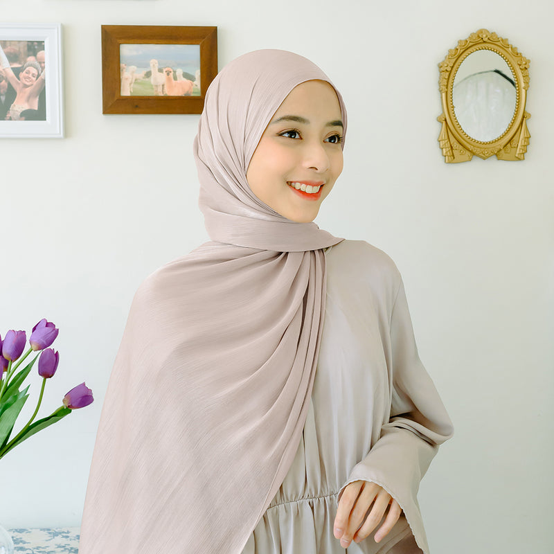 Yora Silk Shawl Nude Cream