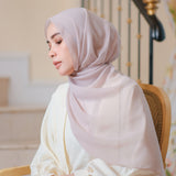 Ovel Shawl in Peony (Lozy x Hamidah)