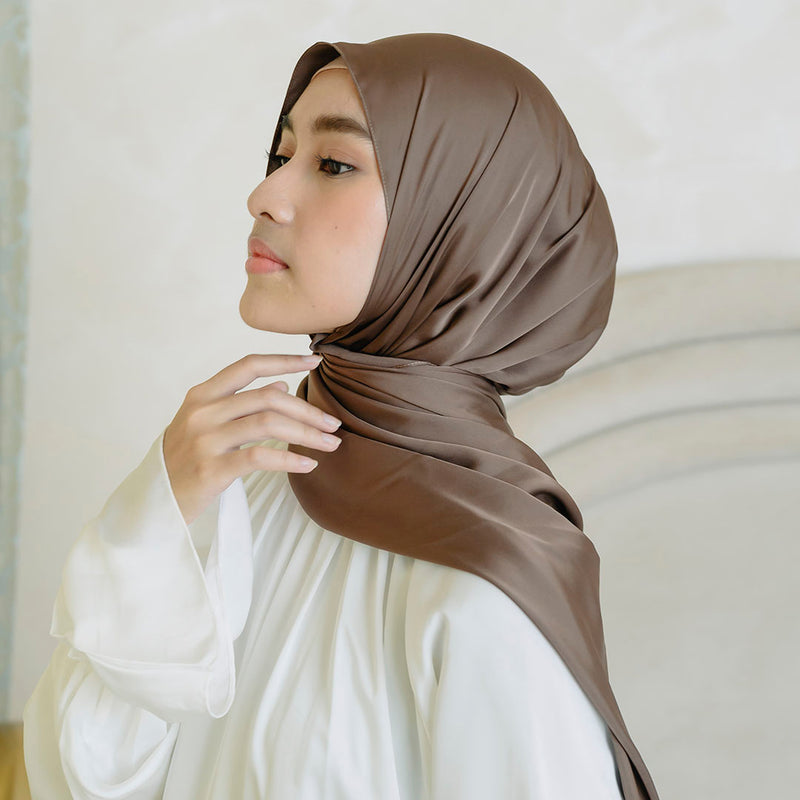 Shadeera Silk Shawl in Dark Rosewood (Lozy x Shadira)