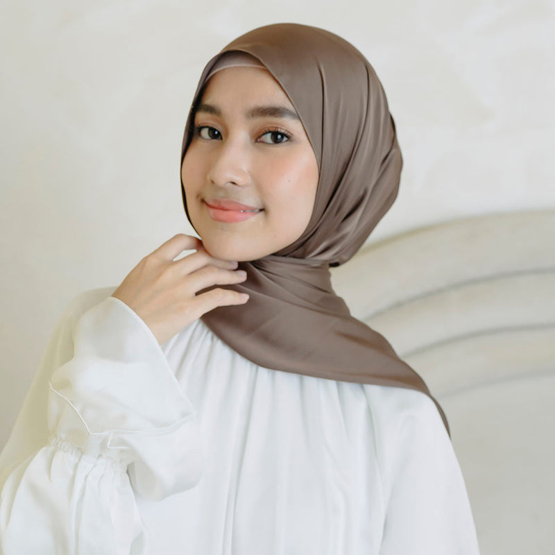 Shadeera Silk Shawl in Dark Rosewood (Lozy x Shadira)