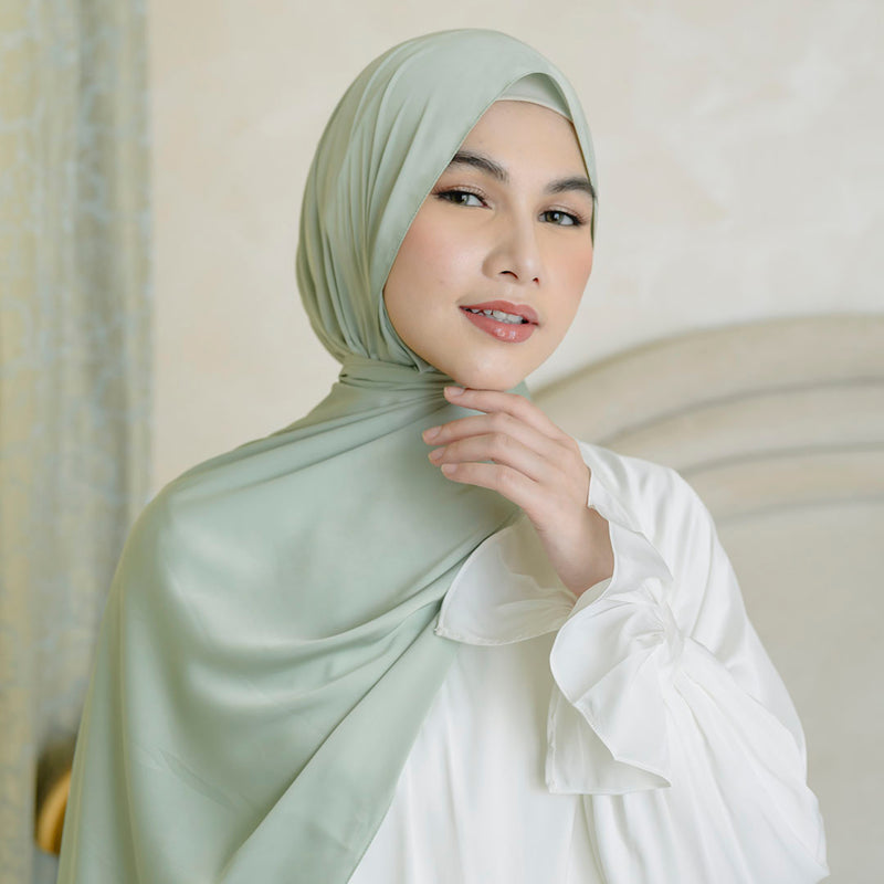 Shadeera Silk Shawl in Sage (Lozy x Shadira)