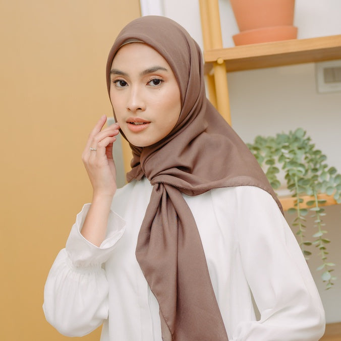 Lysa Eyelash (Hijab Voal Segiempat)