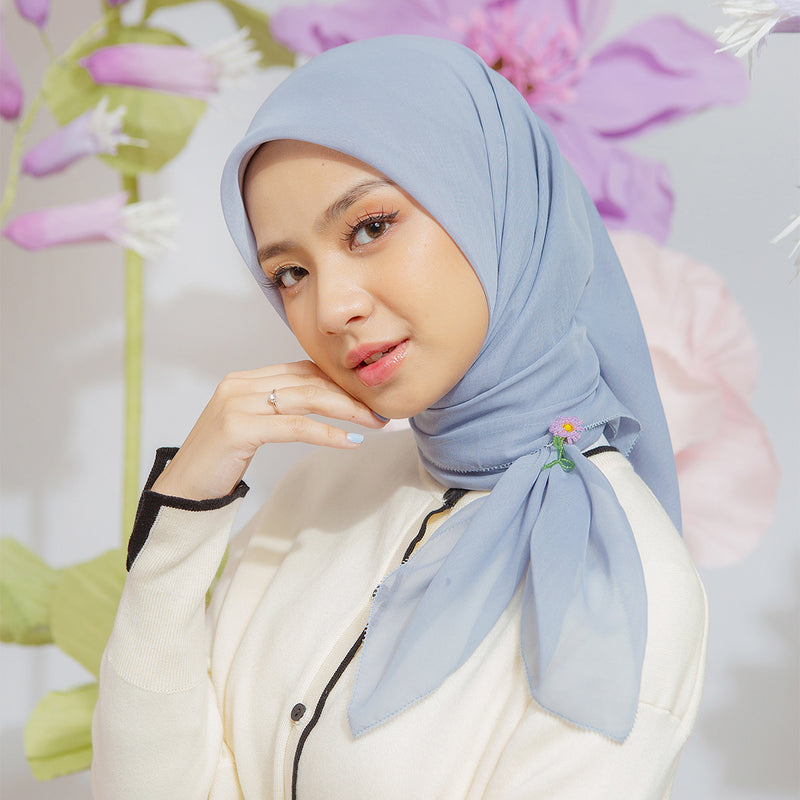 Nashwa Paris Eyelash in Soft Blue (Lozy X Nashwa)