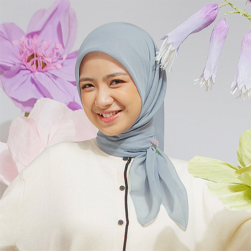 Nashwa Paris Eyelash in Soft Blue Grey (Lozy X Nashwa)