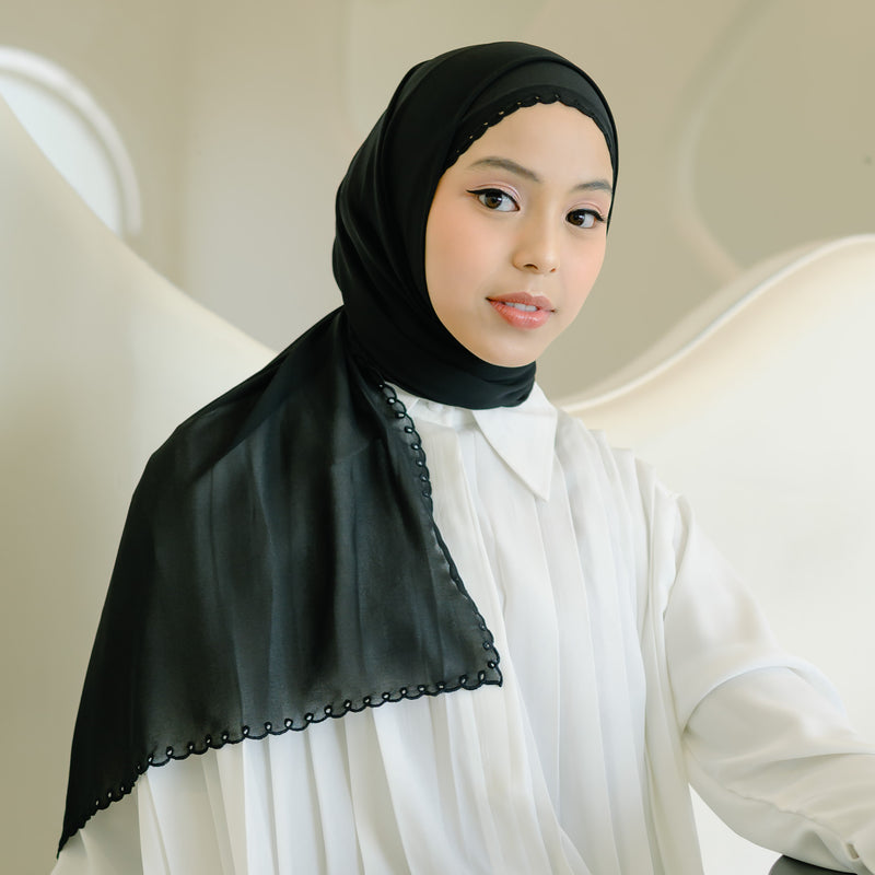 Daira Classic Shawl Black