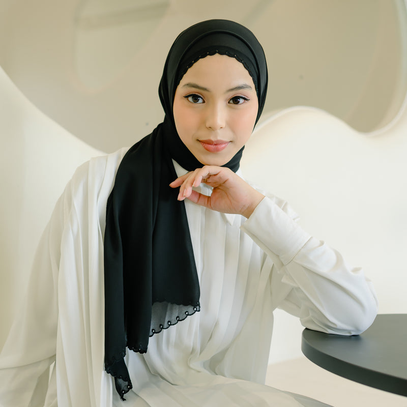 Daira Classic Shawl Black