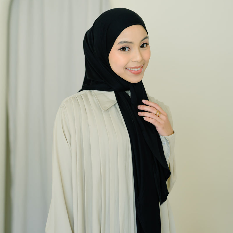 Tana Oval Shawl Black