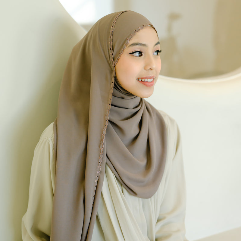 Daira Classic Shawl Dark Choco