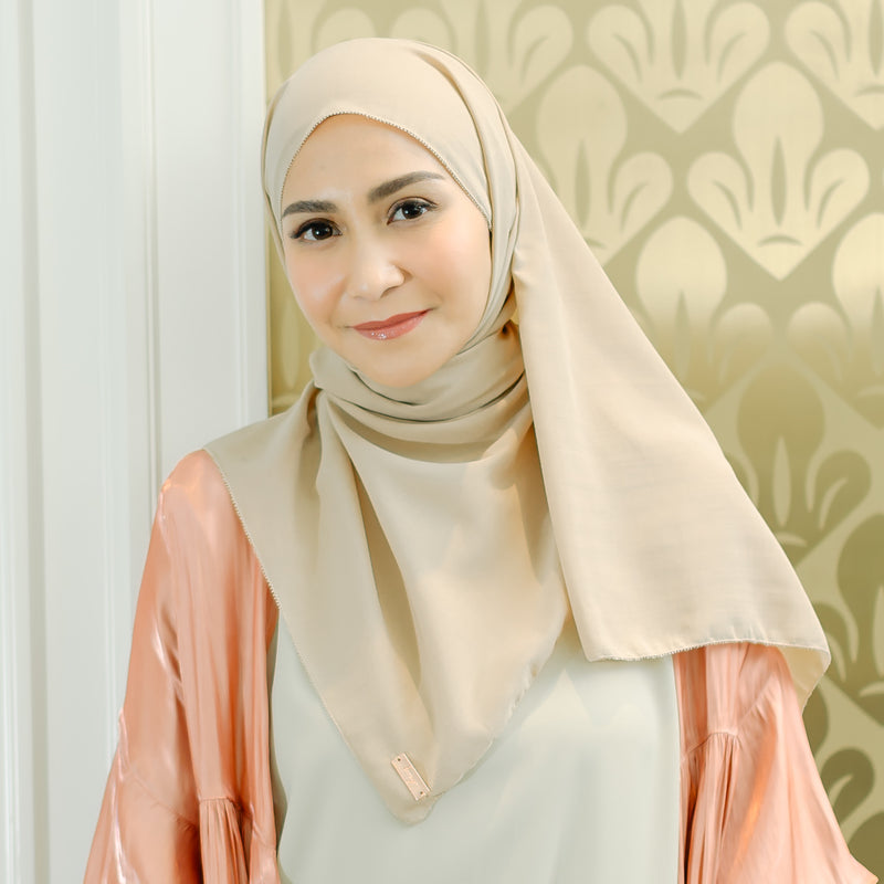 Dira Eyelash Shawl Beige