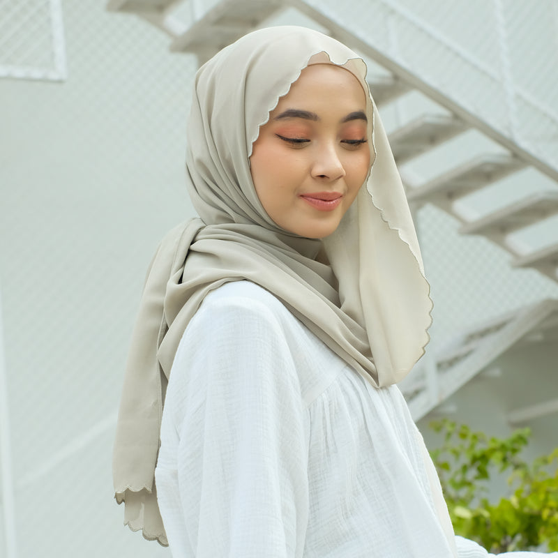 Dyna Classic Shawl Matcha