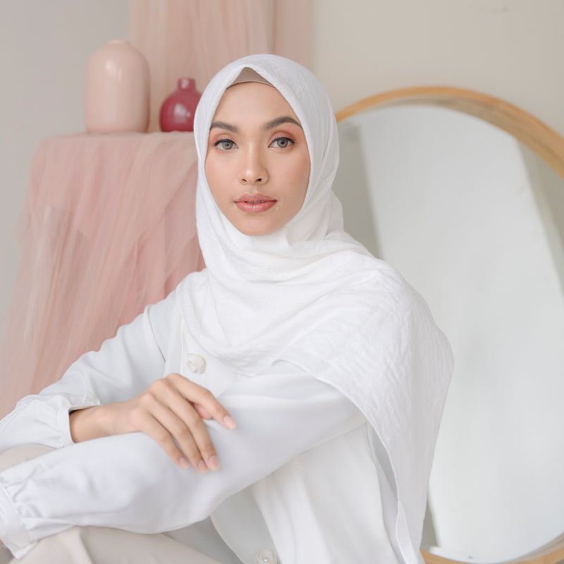 Lera Square Broken White