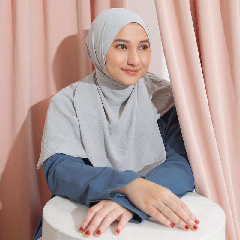 Zeera Shawl in Light Grey (Lozy x Nadzira)