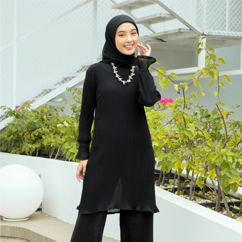 Mahira Pleats Blouse (Baju Plisket) Black