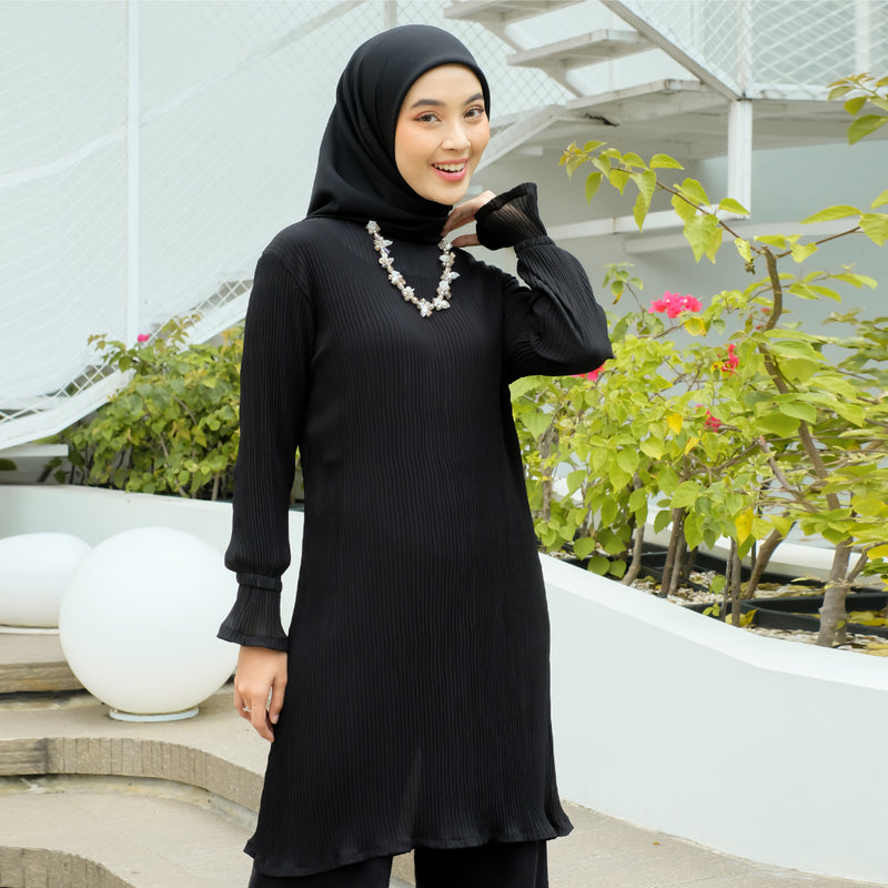 Mahira Pleats Blouse (Baju Plisket) Black