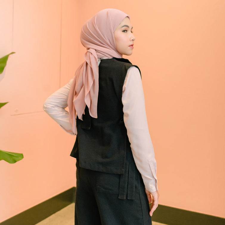 Kumi Vest Black (Atasan Rompi Linen) Ukuran M