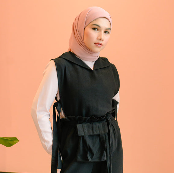 Kumi Vest Black (Atasan Rompi Linen) Ukuran M