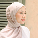 Dira Eyelash Shawl Peony