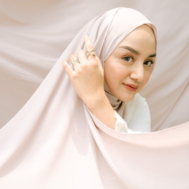 Antique Shawl in Baby Nude (Lozy x Antik)