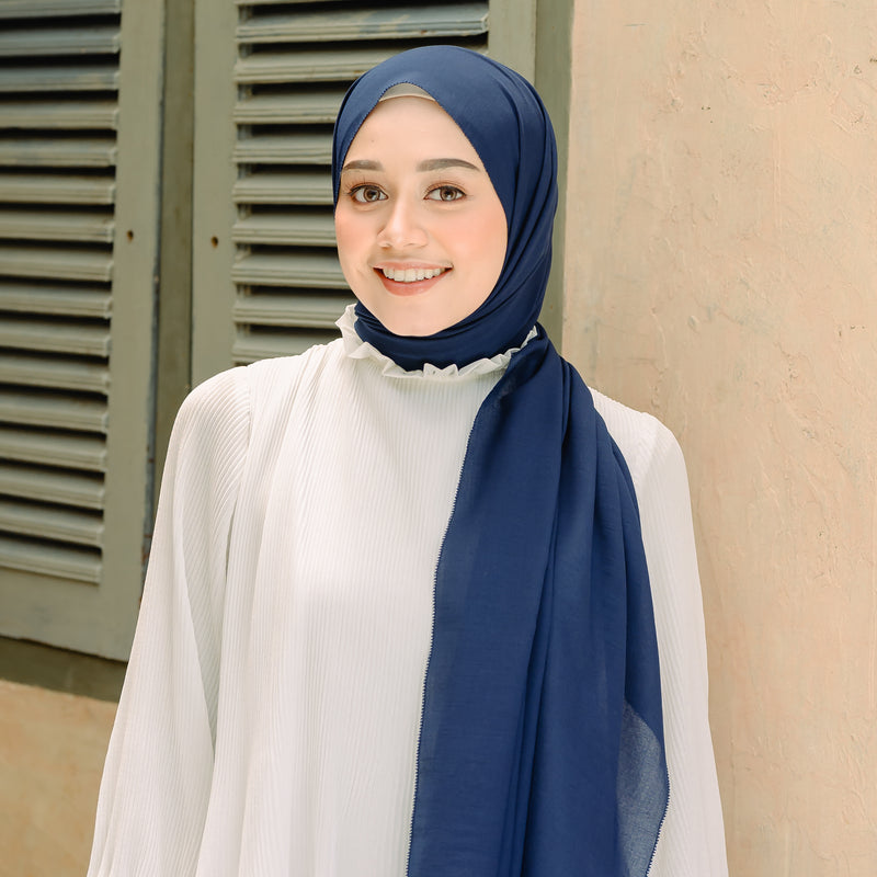 Dira Eyelash Shawl Navy